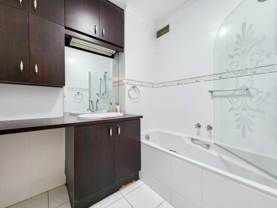 3 Bedroom Property for Sale in Sea Point Western Cape